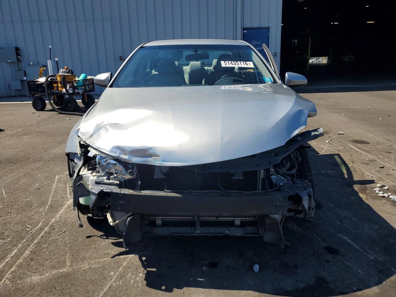 2016 TOYOTA CAMRY XLE photo 5