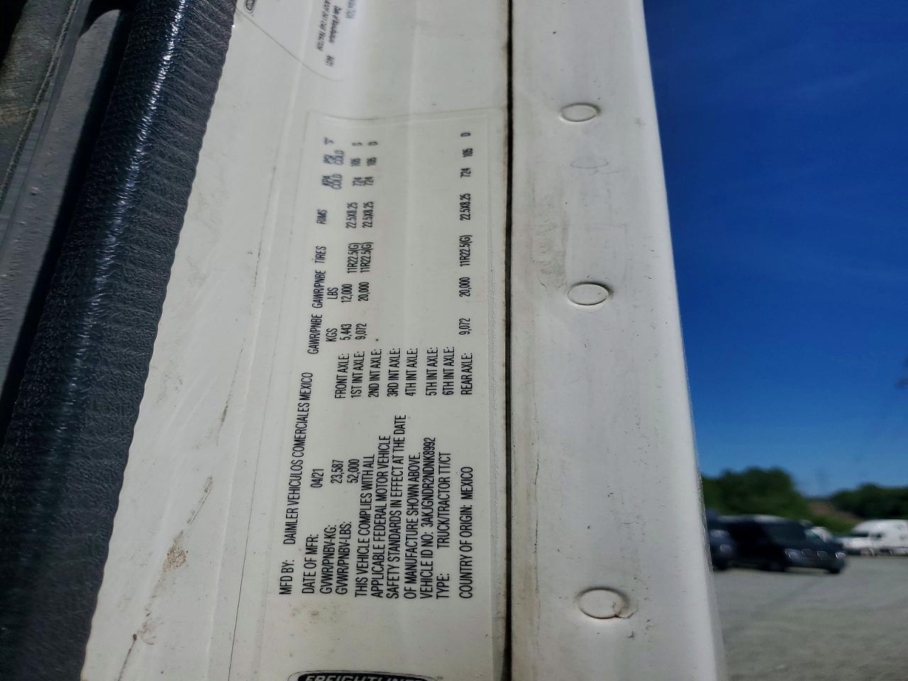 2022 FREIGHTLINER SD122 SEMI TRUCK photo 10