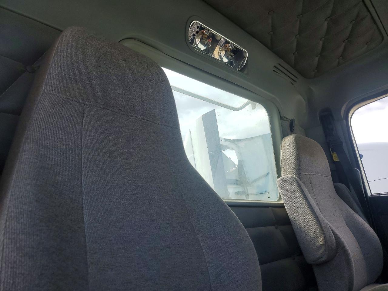2022 FREIGHTLINER SD122 SEMI TRUCK photo 6