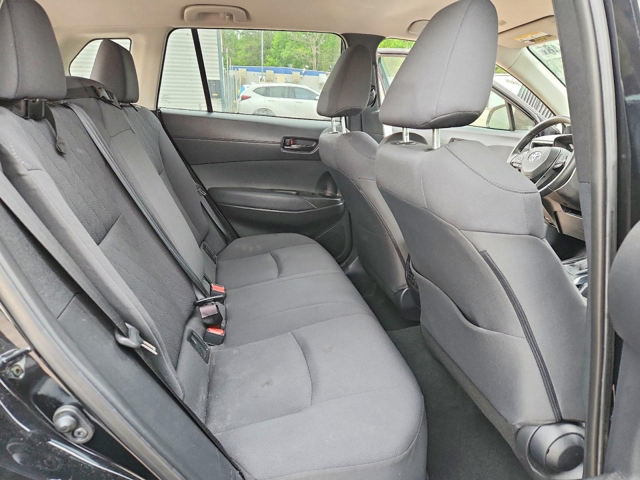 2022 TOYOTA COROLLA CROSS LE photo 31