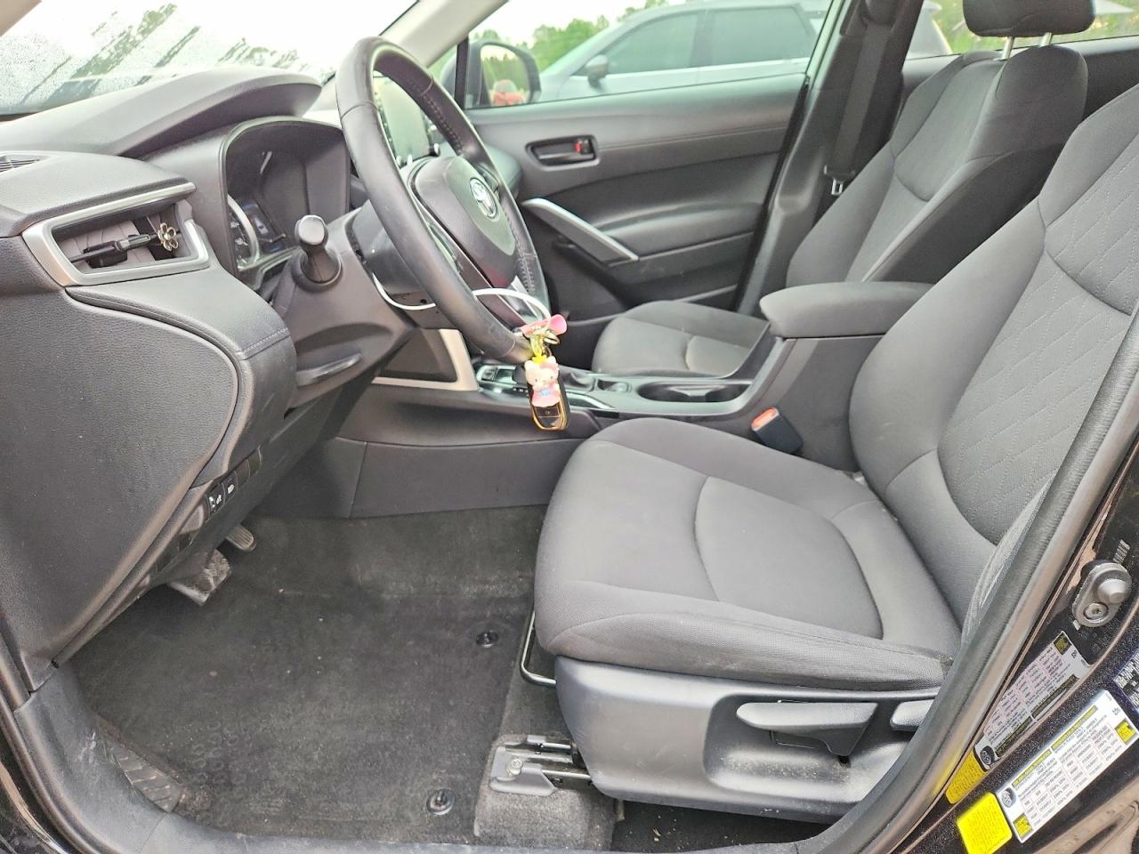 2022 TOYOTA COROLLA CROSS LE photo 19