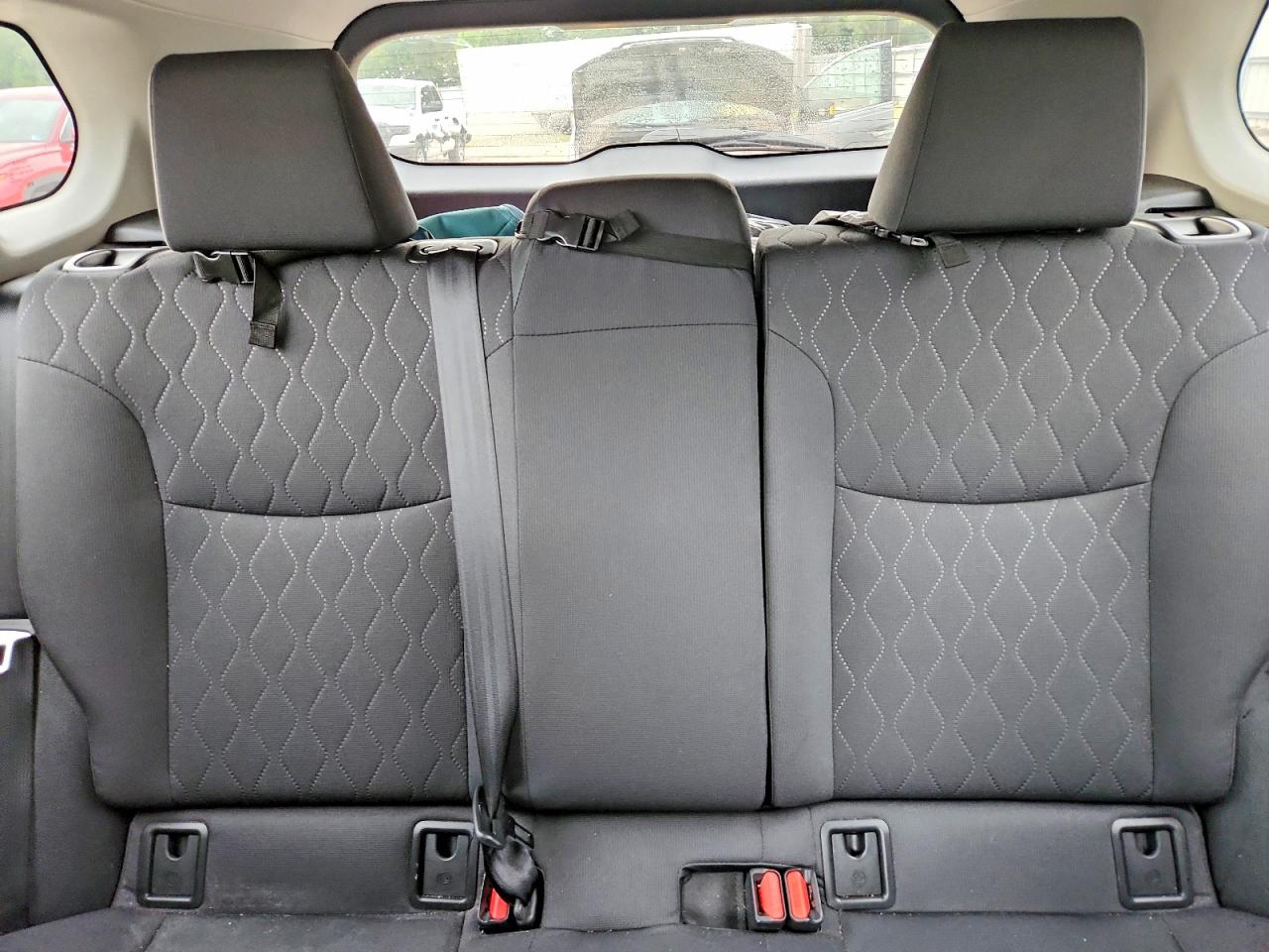 2022 TOYOTA COROLLA CROSS LE photo 28