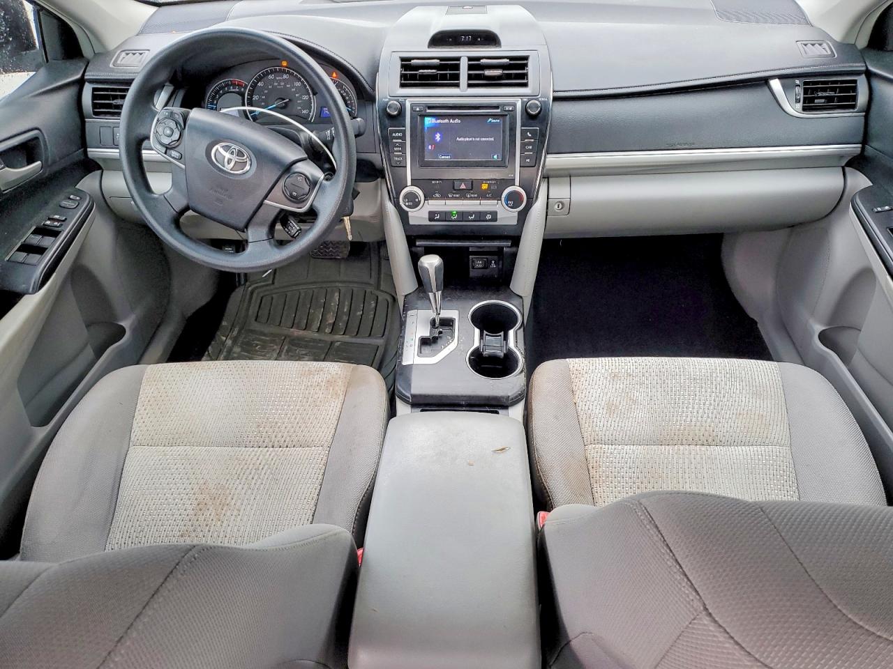 2013 TOYOTA CAMRY LE photo 15