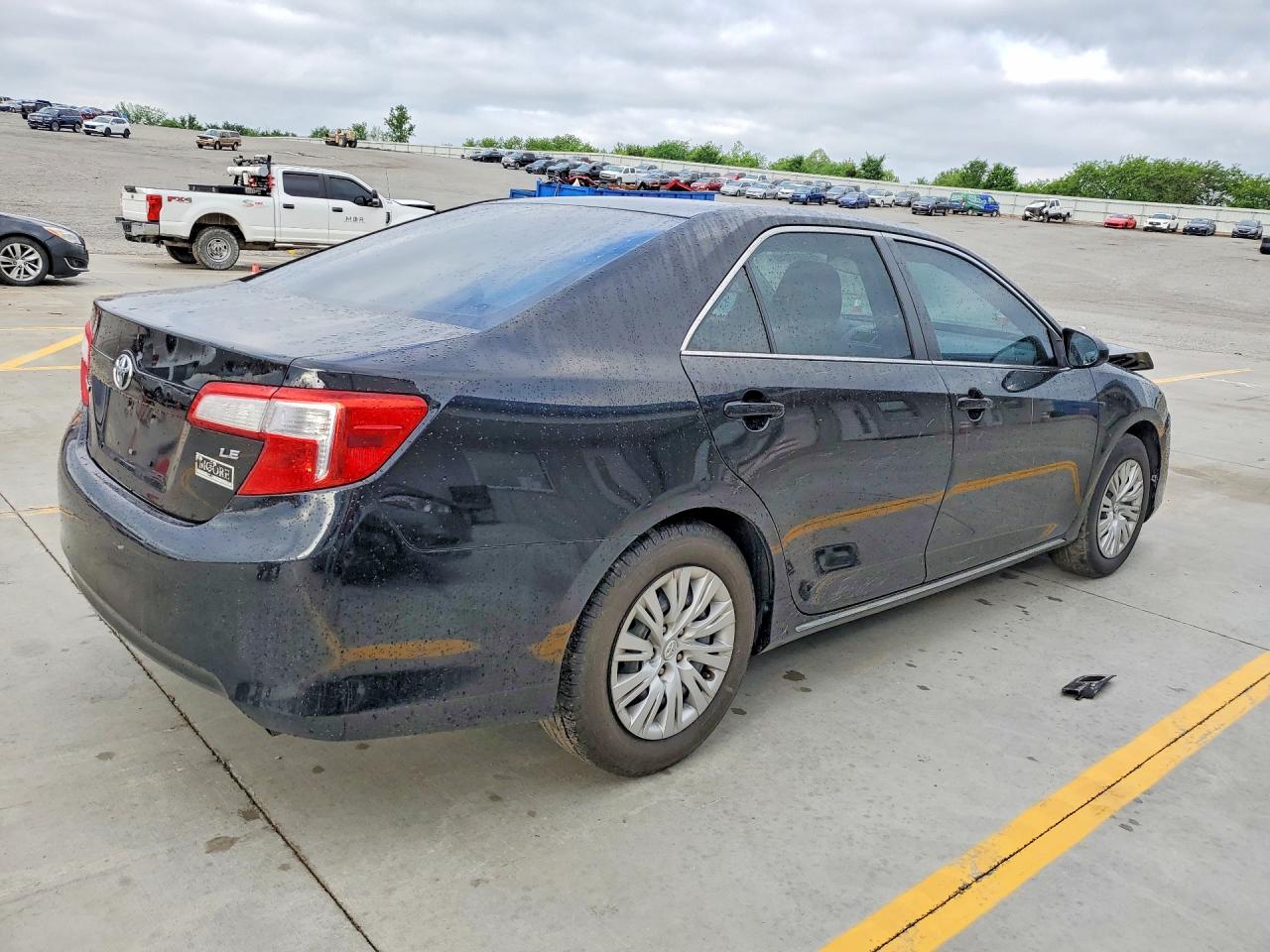 2013 TOYOTA CAMRY LE photo 5