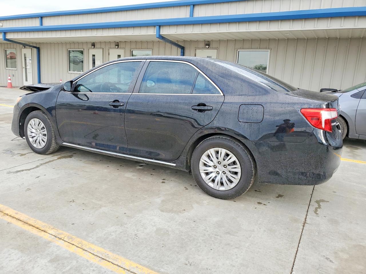 2013 TOYOTA CAMRY LE photo 3