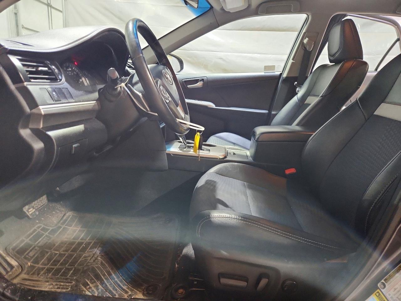 2012 TOYOTA CAMRY SE photo 19