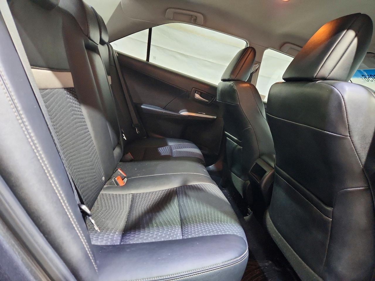 2012 TOYOTA CAMRY SE photo 28