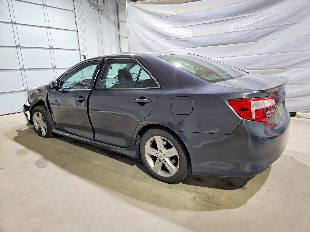 2012 TOYOTA CAMRY SE photo 4