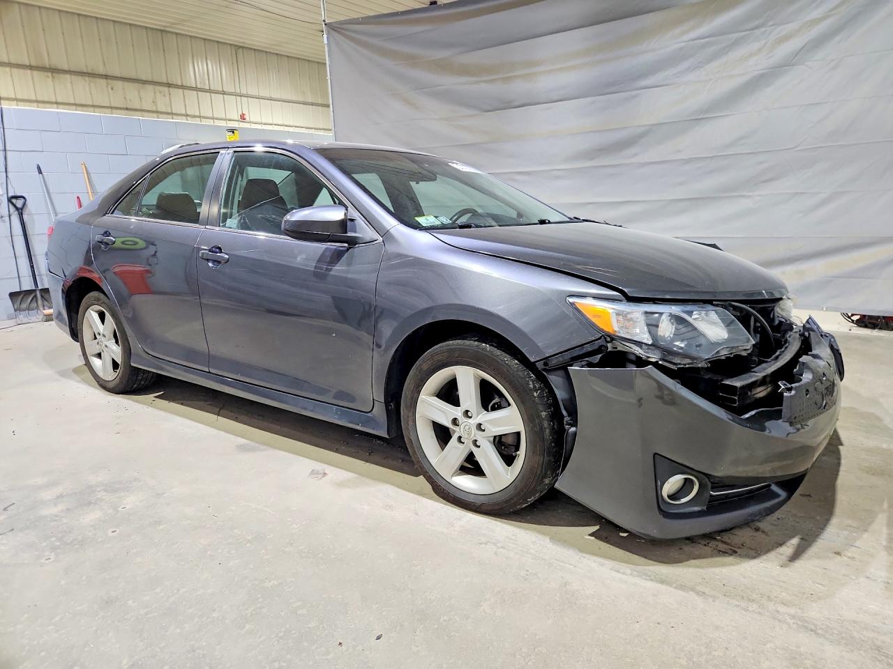 2012 TOYOTA CAMRY SE photo 10