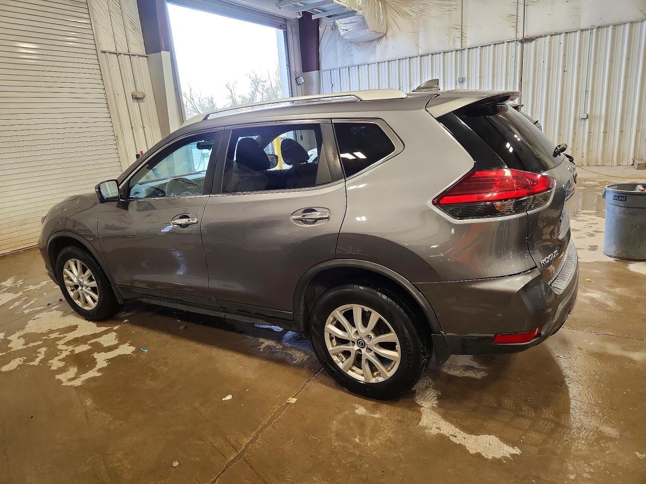 2017 NISSAN ROGUE SV photo 4