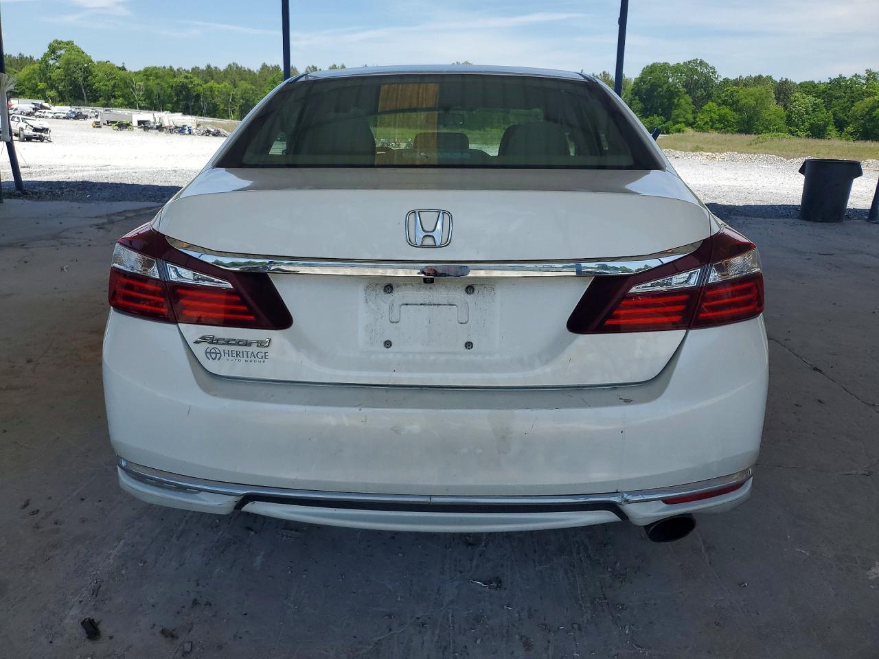 2016 HONDA ACCORD LX photo 11