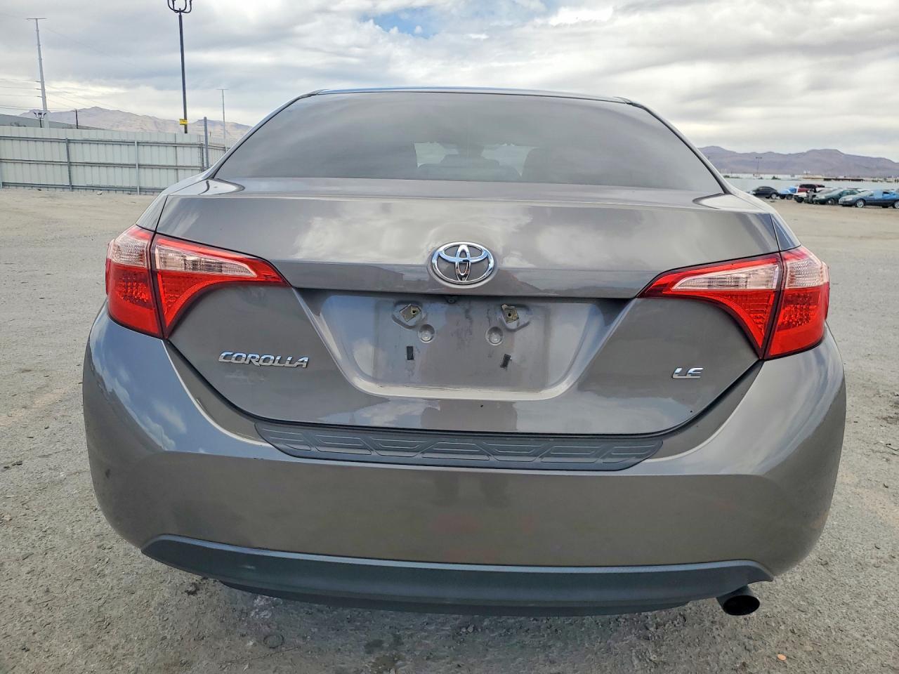 2018 TOYOTA COROLLA LE photo 11