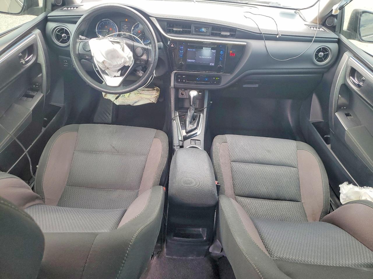 2018 TOYOTA COROLLA LE photo 15