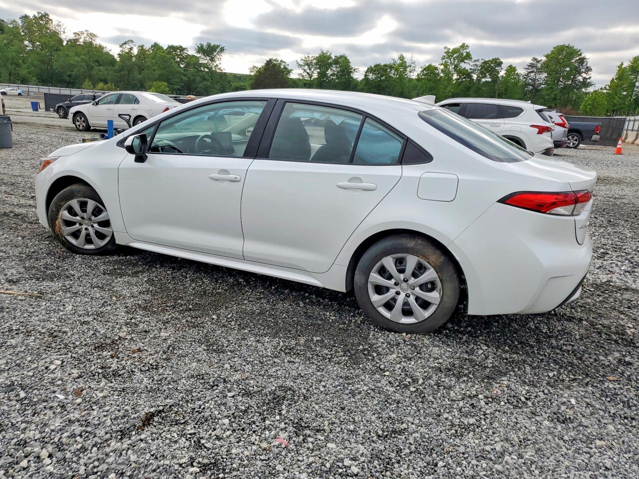 2022 TOYOTA COROLLA LE photo 3