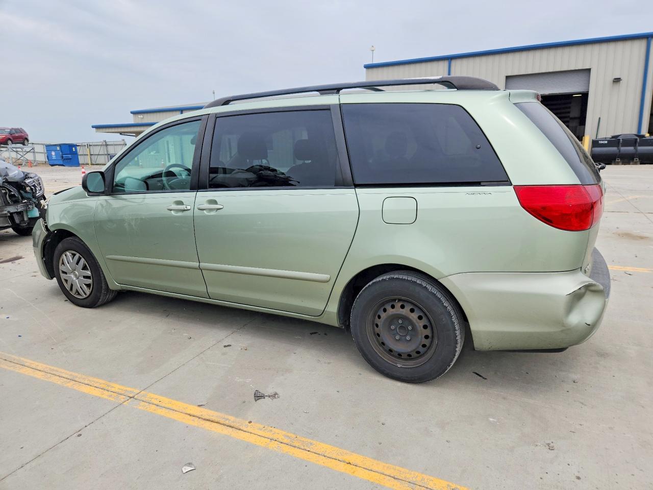 2008 TOYOTA SIENNA LE 7-PASSENGER photo 3
