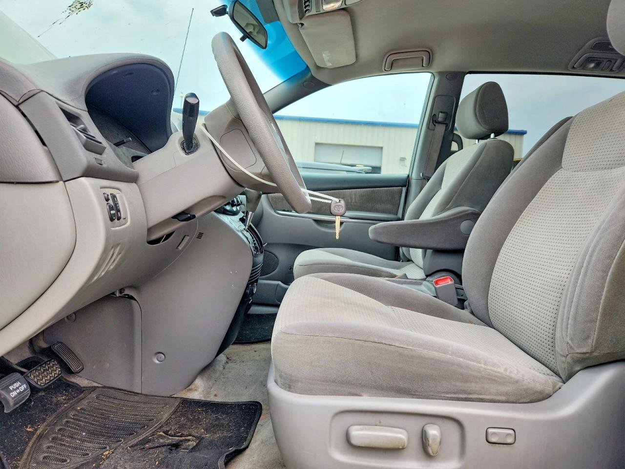 2008 TOYOTA SIENNA LE 7-PASSENGER photo 13