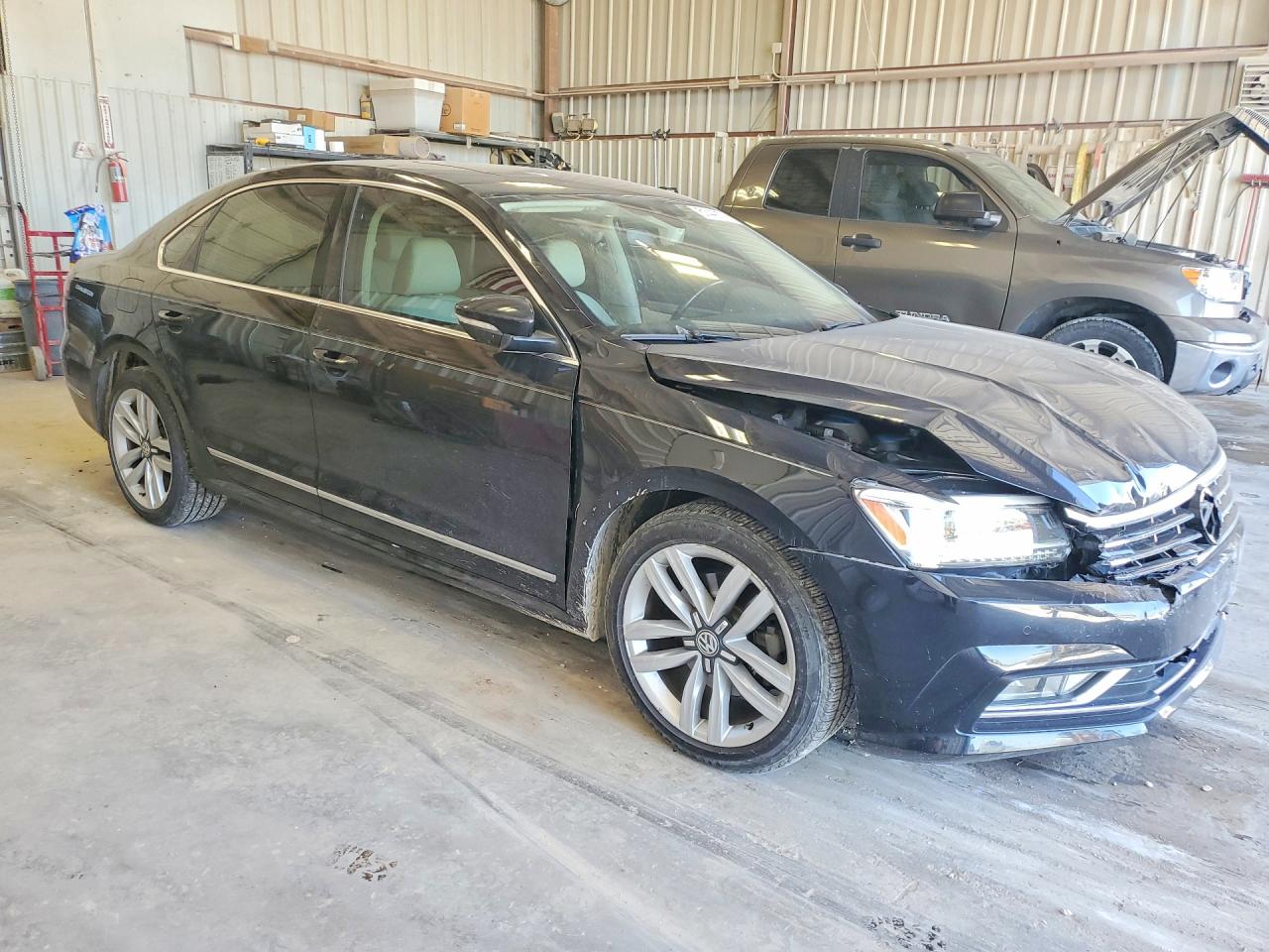 2017 VOLKSWAGEN PASSAT SEL PREMIUM photo 4