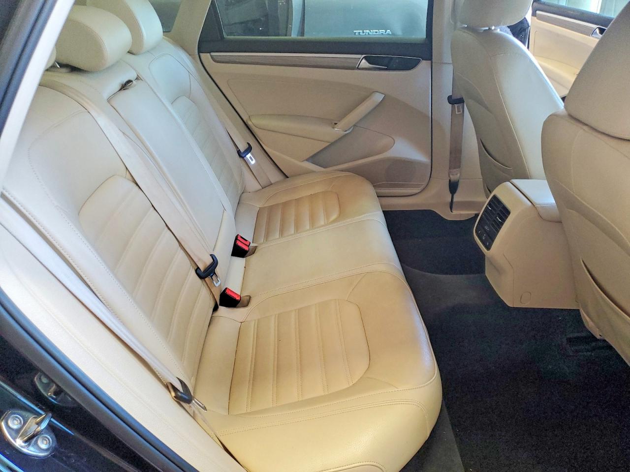 2017 VOLKSWAGEN PASSAT SEL PREMIUM photo 10