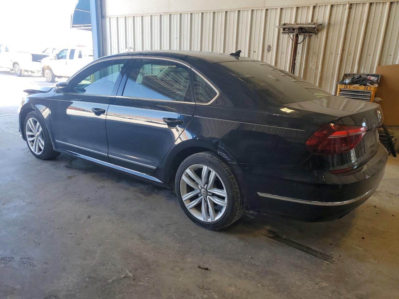 2017 VOLKSWAGEN PASSAT SEL PREMIUM photo 2