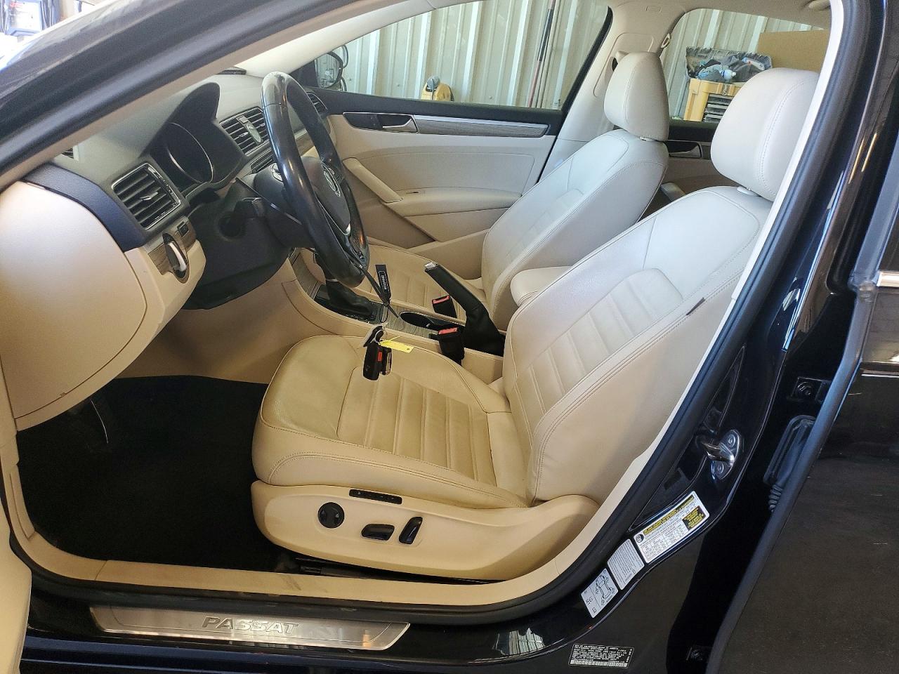 2017 VOLKSWAGEN PASSAT SEL PREMIUM photo 7