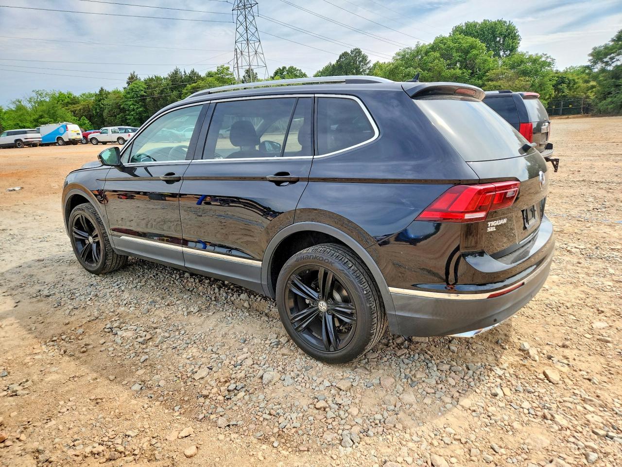 2020 VOLKSWAGEN TIGUAN SE photo 3