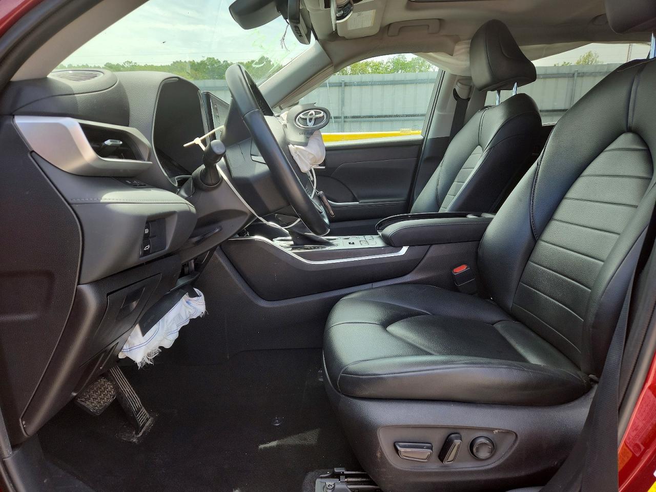 2021 TOYOTA HIGHLANDER XLE photo 13