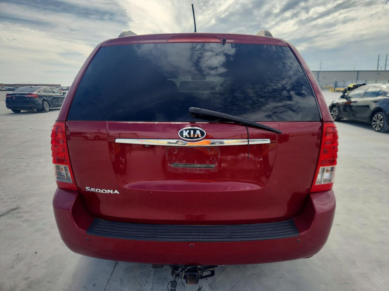 2011 KIA SEDONA LX photo 6