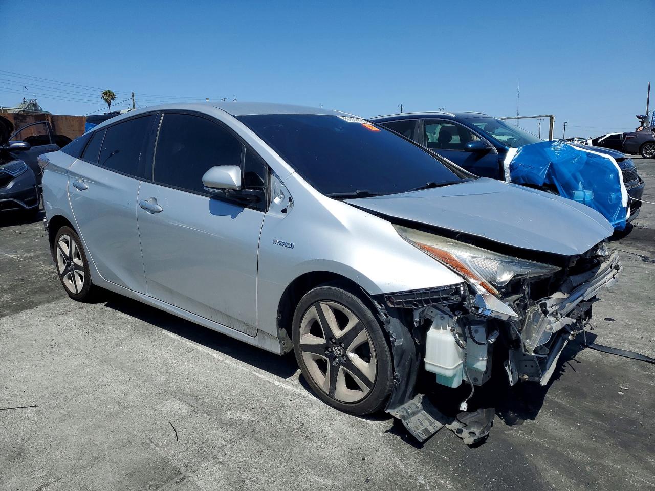 2017 TOYOTA PRIUS THREE TOURING photo 7