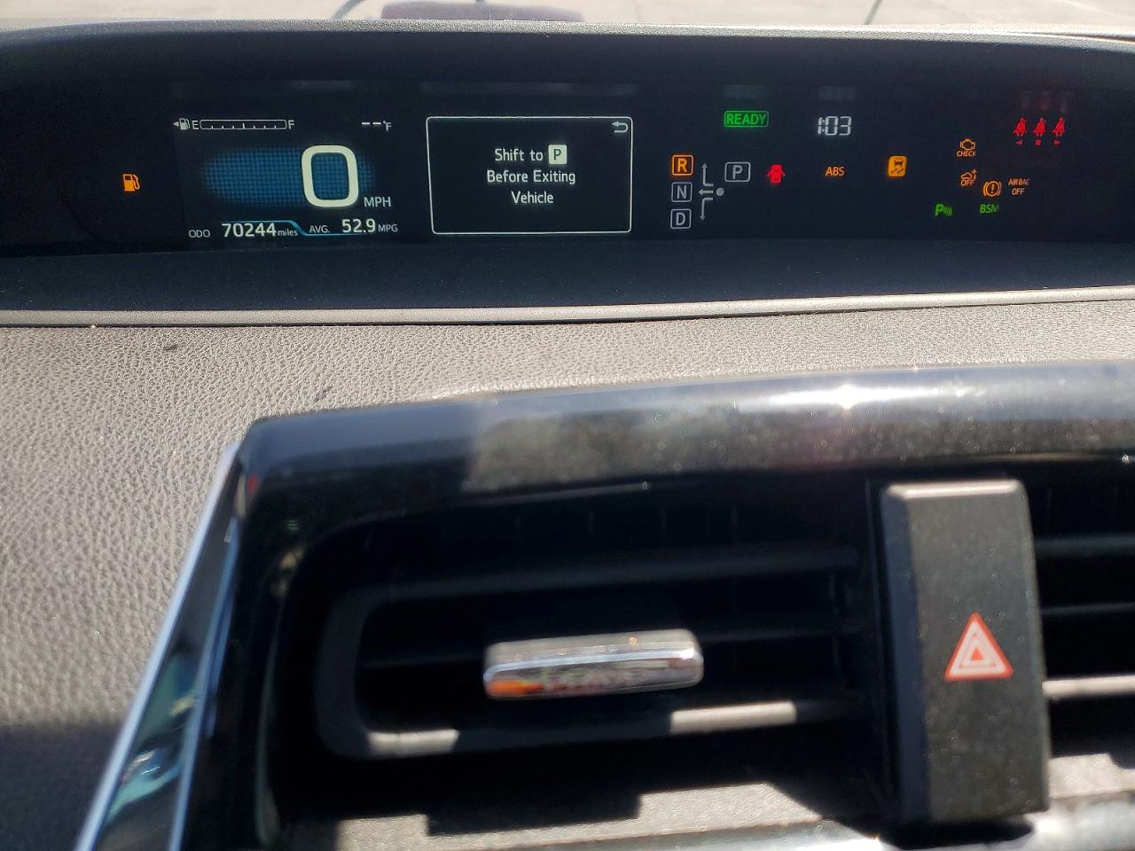 2017 TOYOTA PRIUS THREE TOURING photo 17