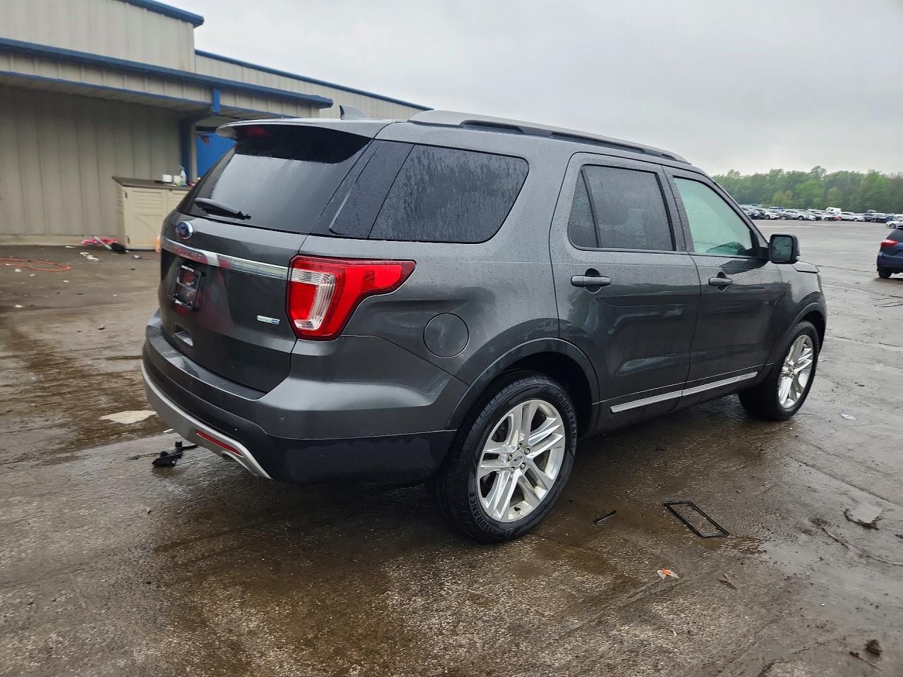 2016 FORD EXPLORER XLT photo 3