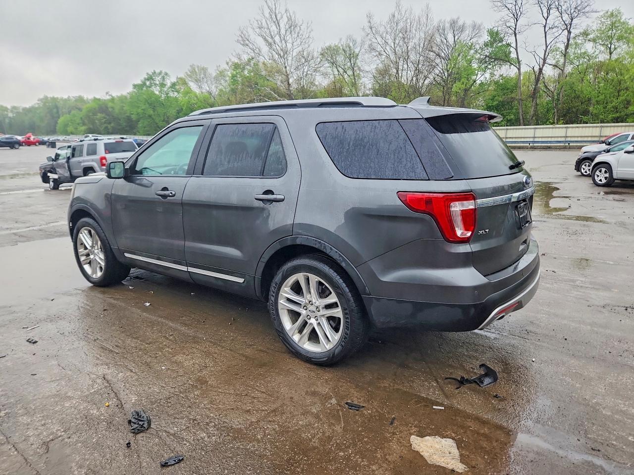 2016 FORD EXPLORER XLT photo 2