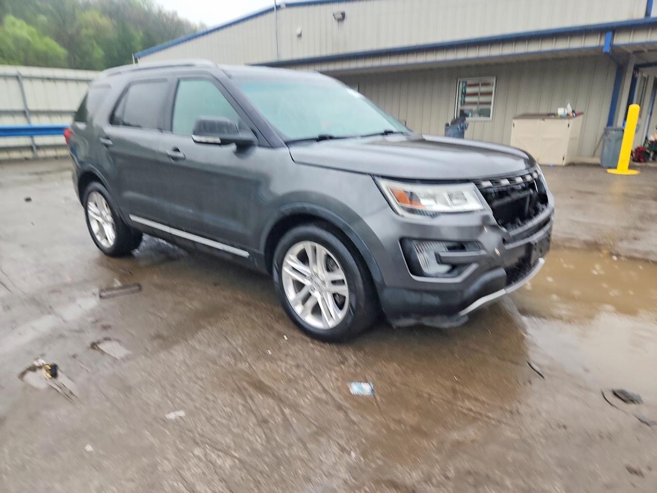2016 FORD EXPLORER XLT photo 4