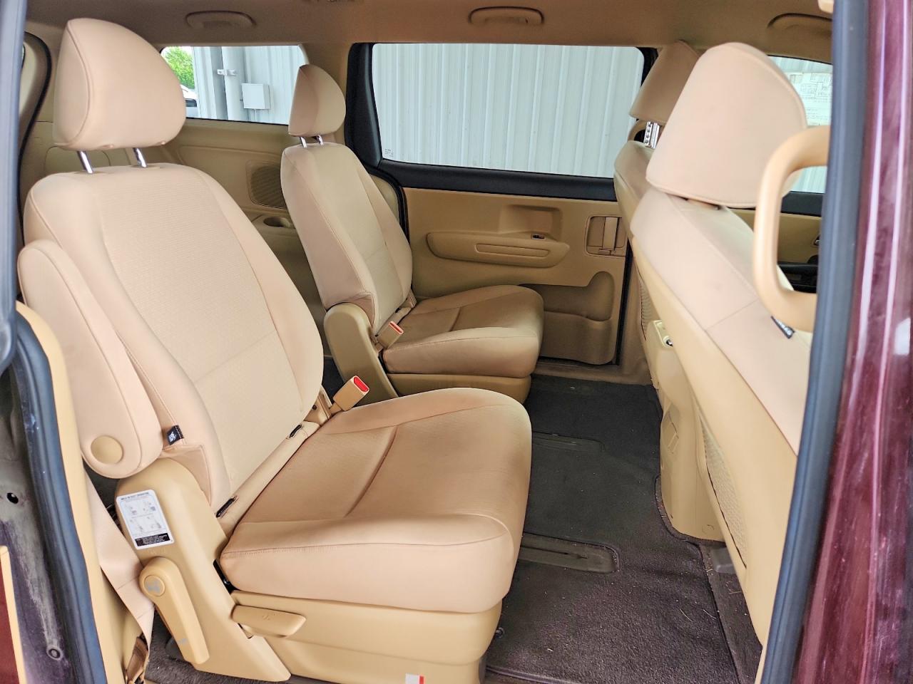 2016 KIA SEDONA LX photo 11