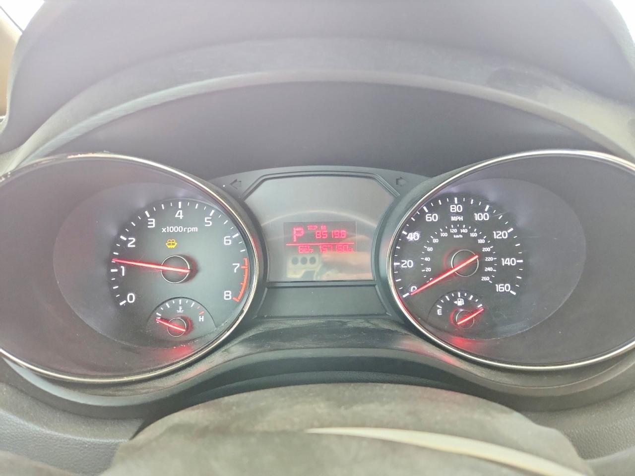 2016 KIA SEDONA LX photo 9