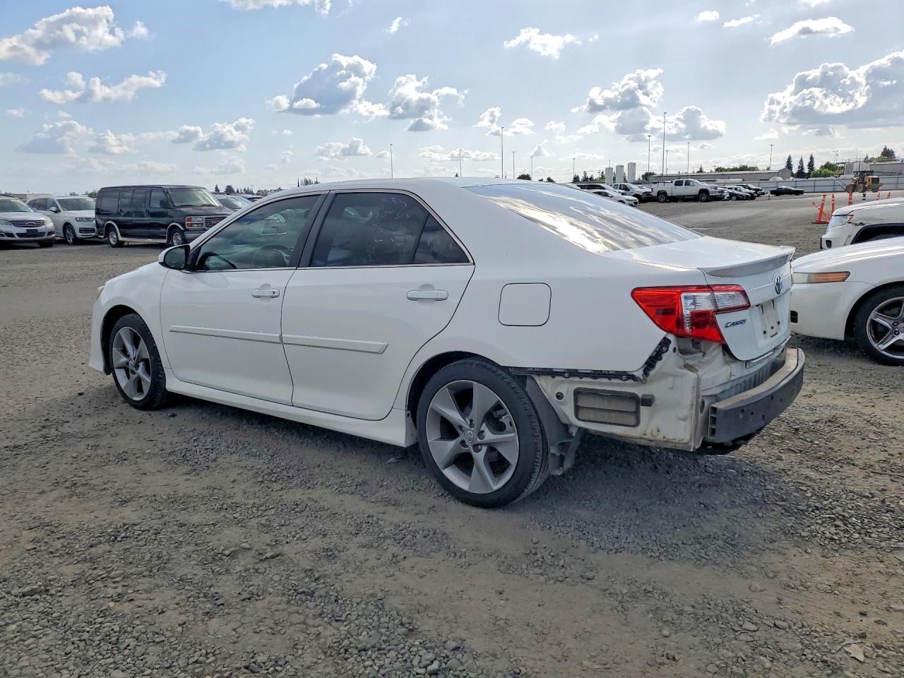 2014 TOYOTA CAMRY SE SPORT photo 3