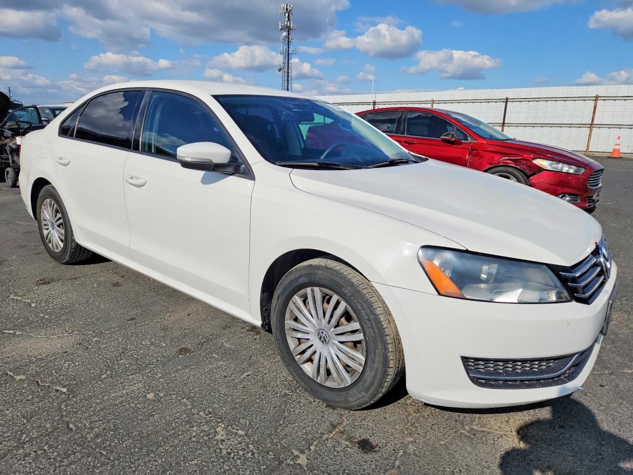 2015 VOLKSWAGEN PASSAT S photo 7