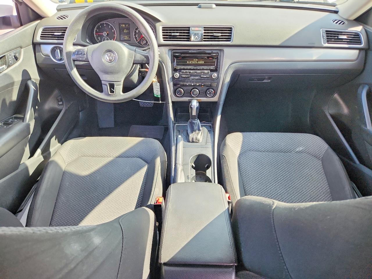 2015 VOLKSWAGEN PASSAT S photo 15