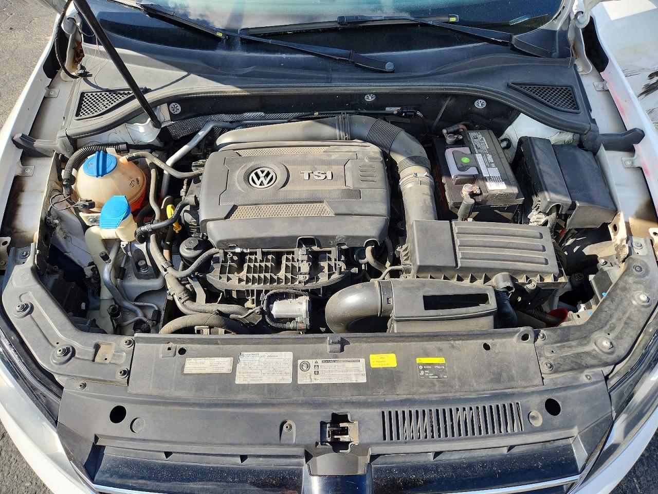 2015 VOLKSWAGEN PASSAT S photo 21