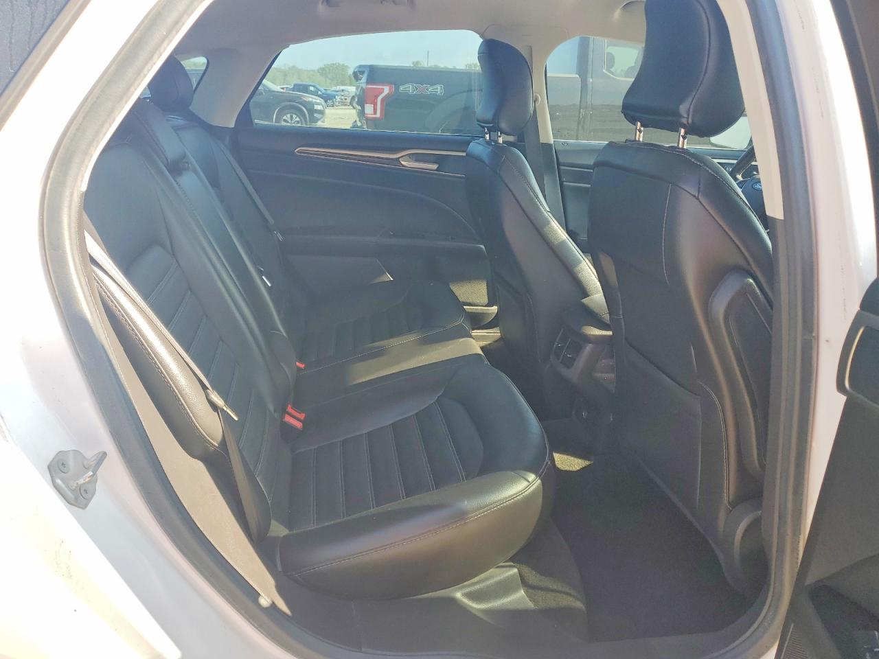 2016 FORD FUSION SE photo 19