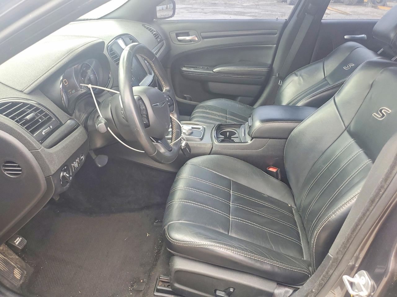 2015 CHRYSLER 300 S photo 13