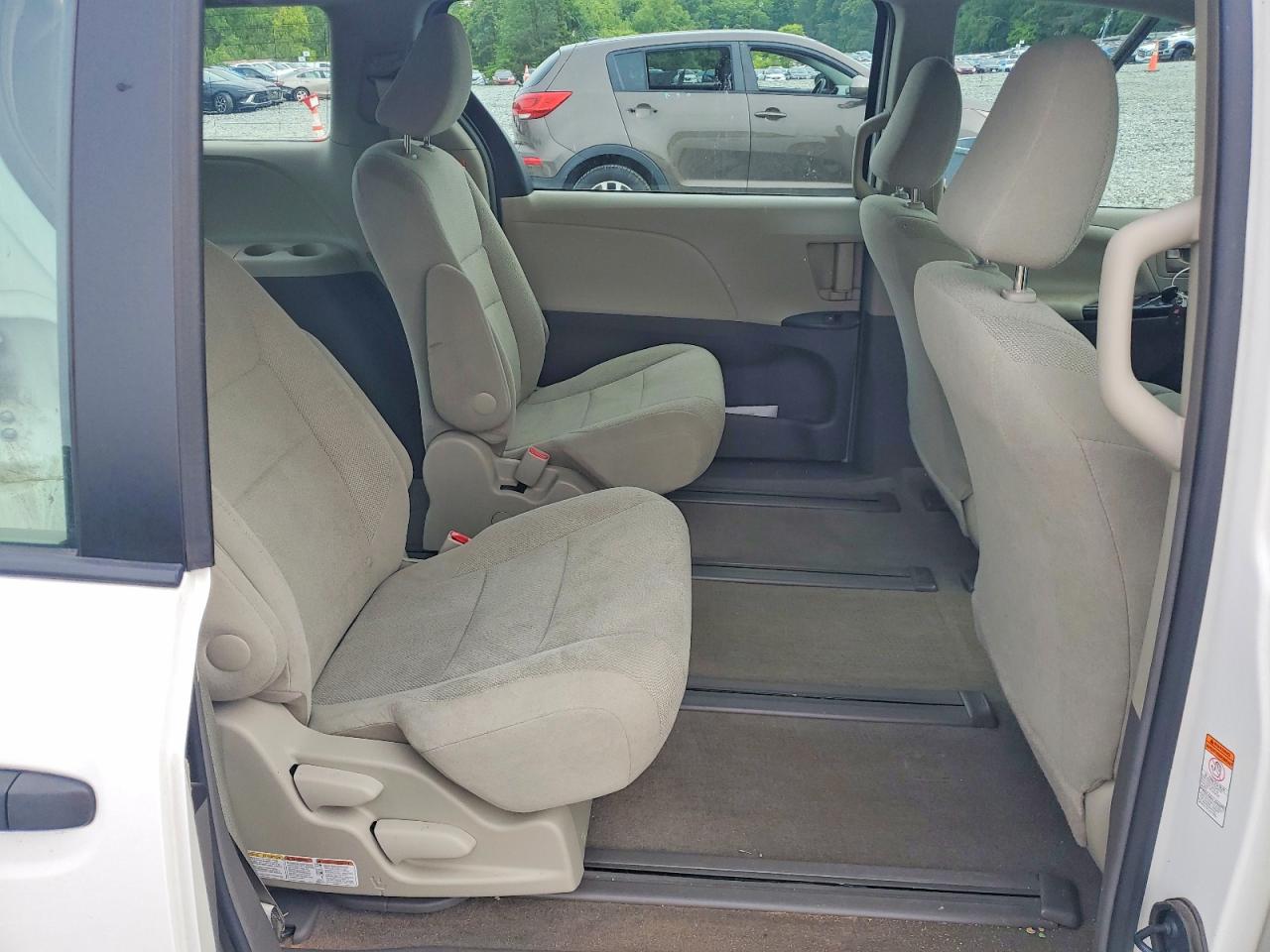 2017 TOYOTA SIENNA L 7-PASSENGER photo 11