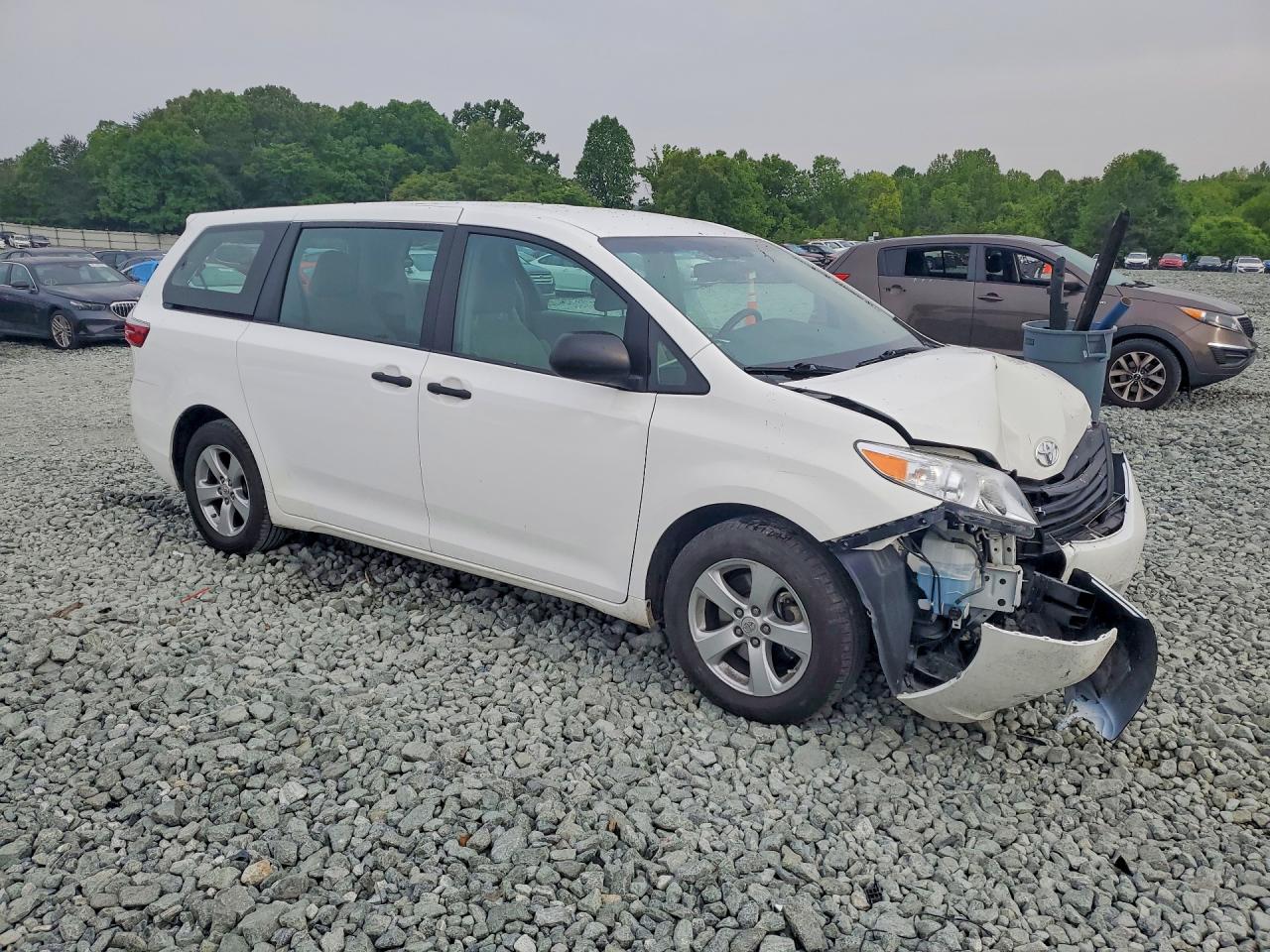2017 TOYOTA SIENNA L 7-PASSENGER photo 4