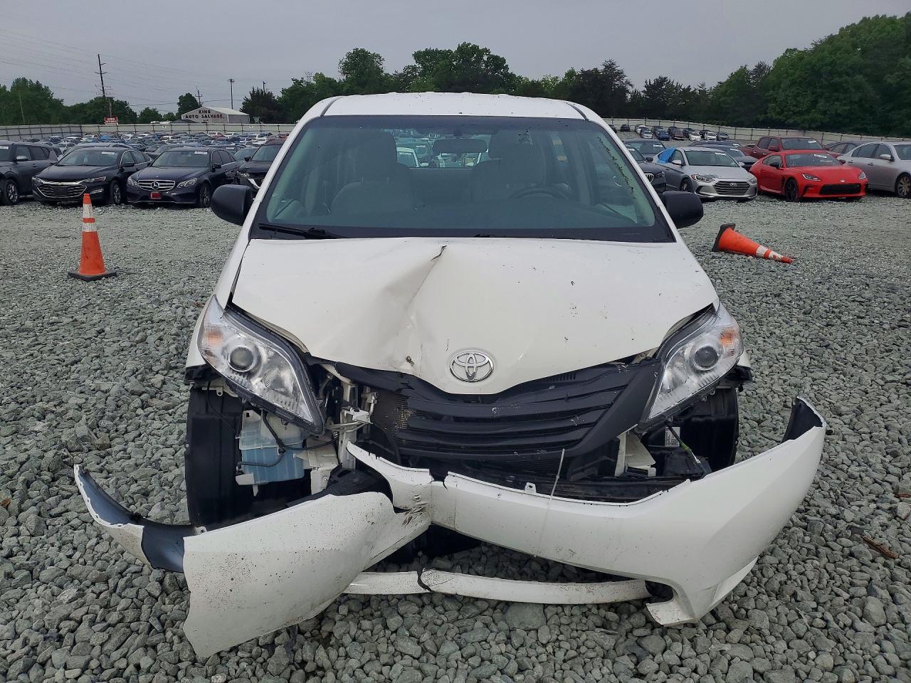 2017 TOYOTA SIENNA L 7-PASSENGER photo 5
