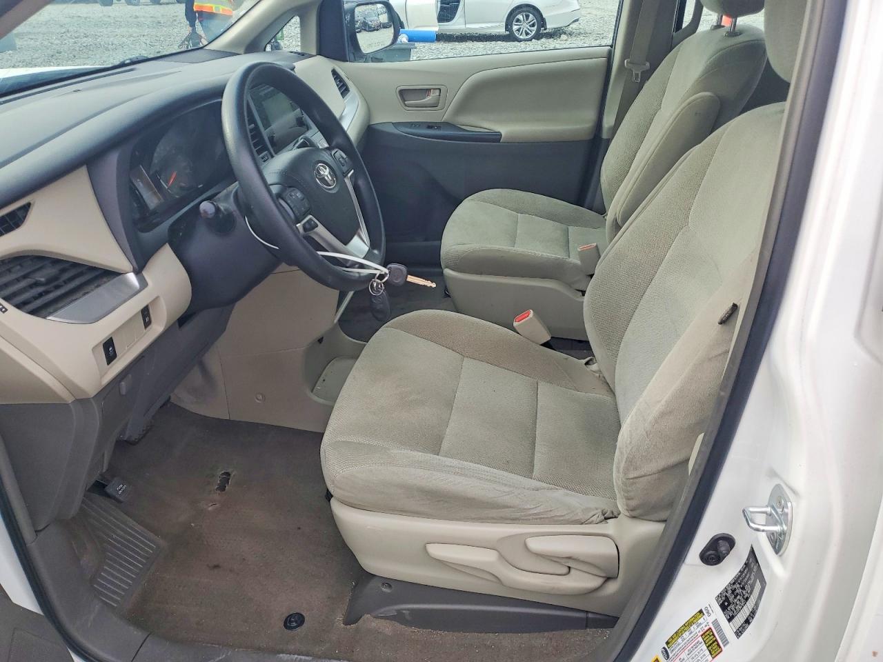 2017 TOYOTA SIENNA L 7-PASSENGER photo 7