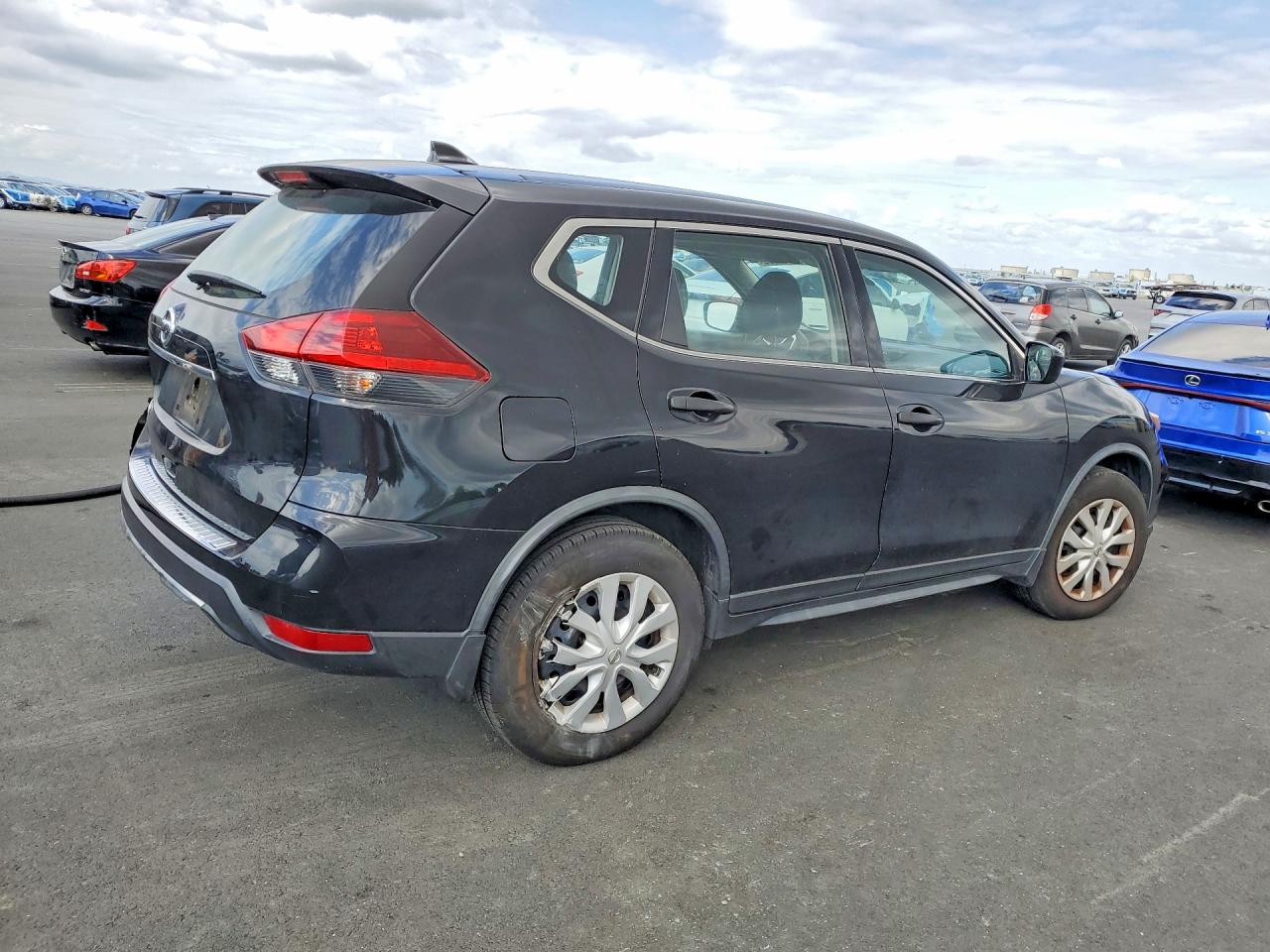 2018 NISSAN ROGUE S photo 5