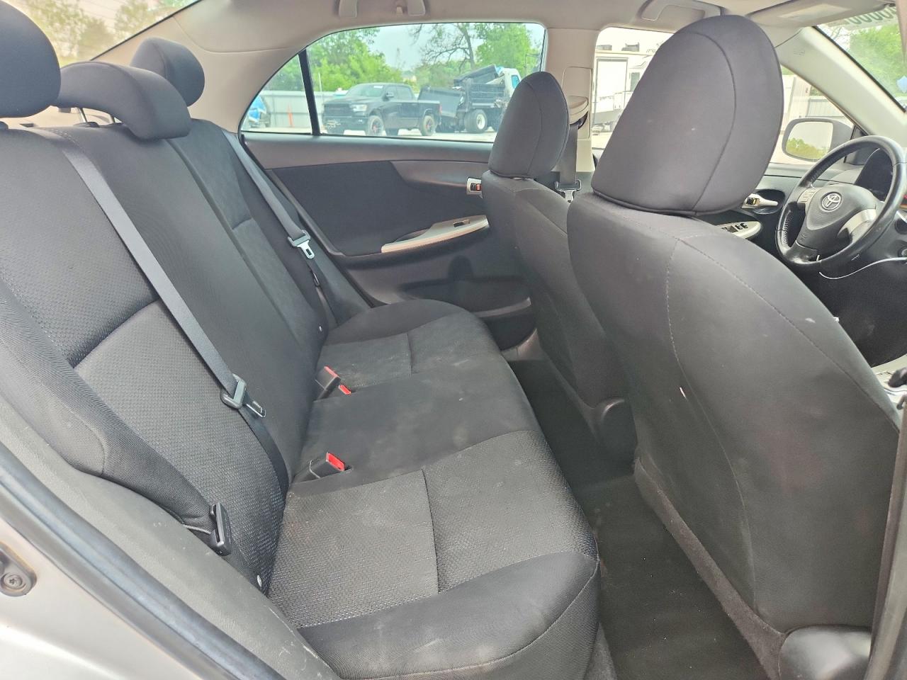 2010 TOYOTA COROLLA S photo 10