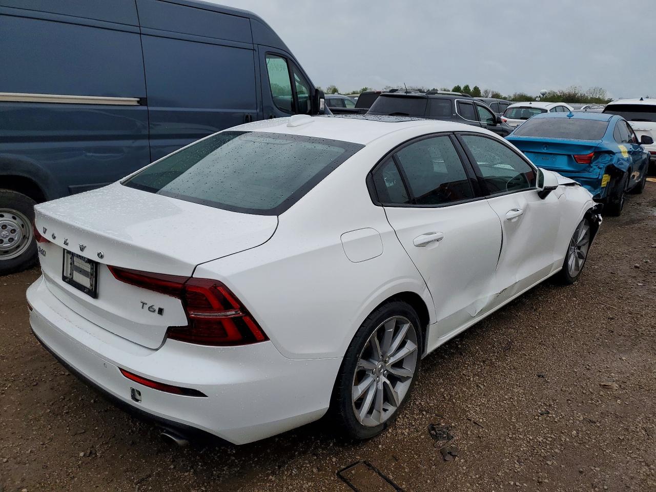 2019 VOLVO S60 T6 MOMENTUM photo 5