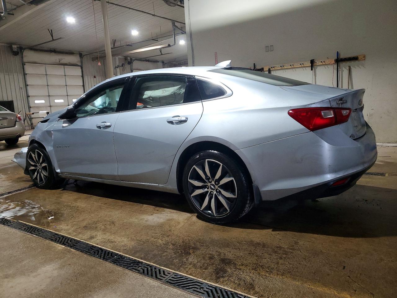2017 CHEVROLET MALIBU LT photo 4