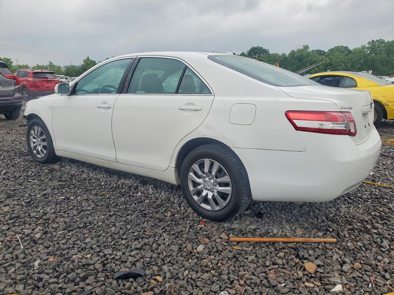 2011 TOYOTA CAMRY LE photo 3