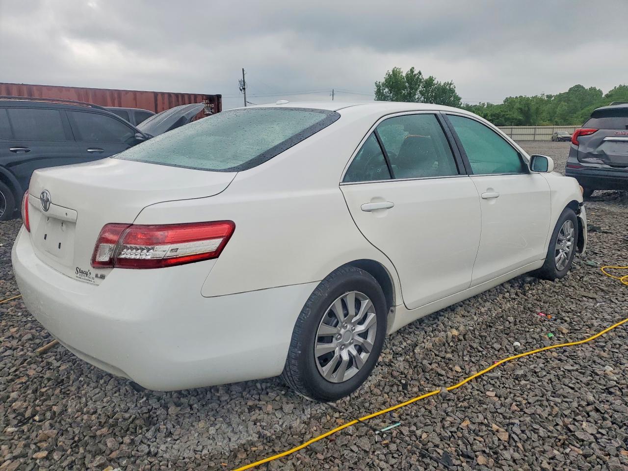 2011 TOYOTA CAMRY LE photo 5